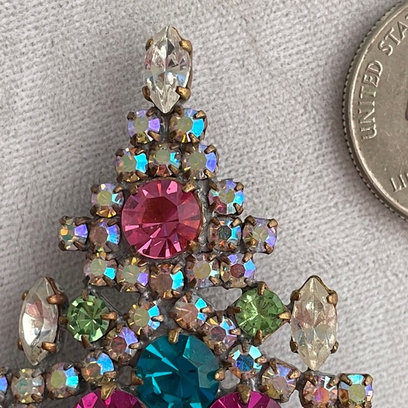 Vintage handmade Czech Christmas tree brooch. - Picture 2 of 16